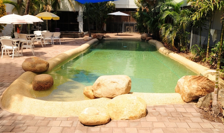 Imagen de la piscina del Hotel Allen. Foto 19