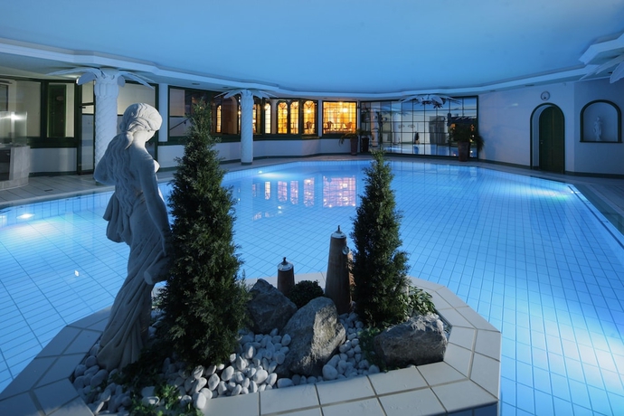 Imagen de la piscina del Hotel Allg&auml;u Resort. Foto 19