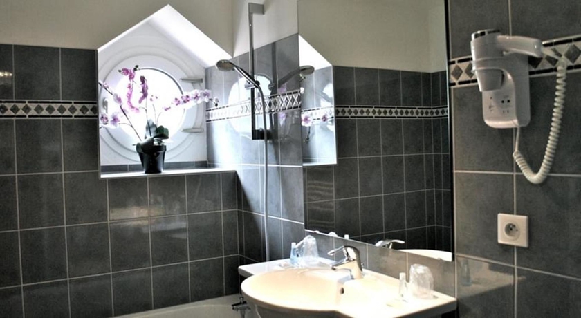 Imagen de la habitación del Hotel Alliance Lourdes. Foto 7