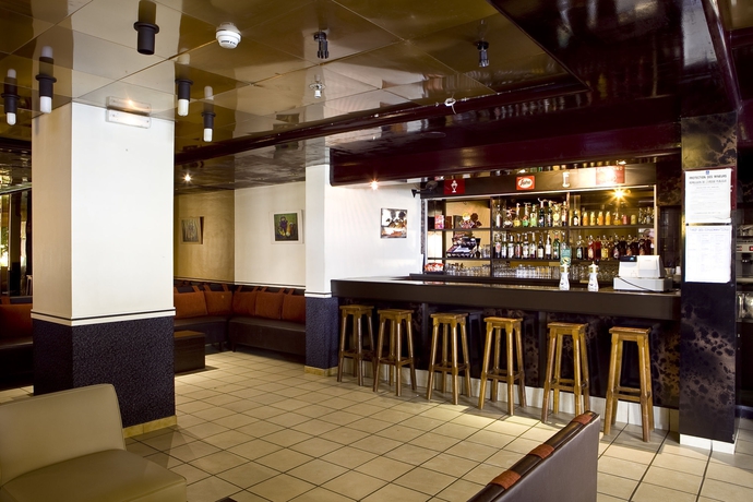 Imagen del bar/restaurante del Hotel Alliance Lourdes. Foto 3