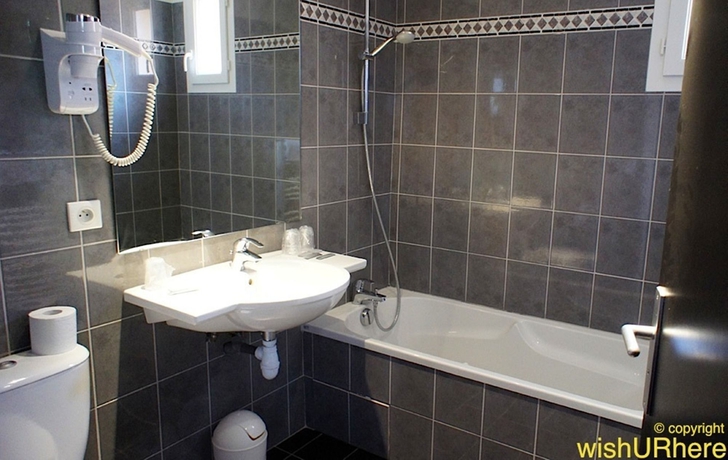 Imagen de la habitación del Hotel Alliance Lourdes. Foto 9