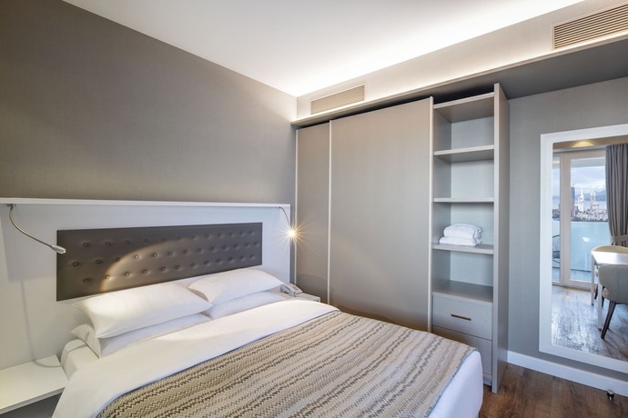 Imagen de la habitación del Hotel Alliance Palace Batumi. Foto 4