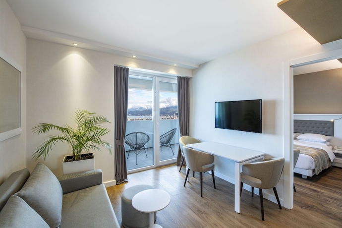 Imagen de la habitación del Hotel Alliance Palace Batumi. Foto 5