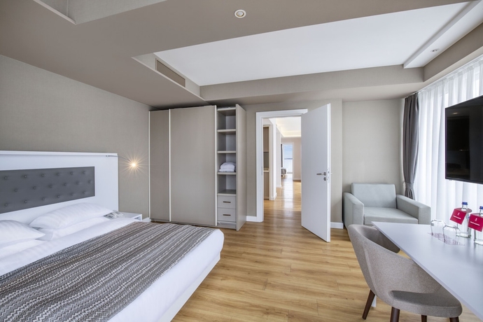 Imagen de la habitación del Hotel Alliance Palace Batumi. Foto 6