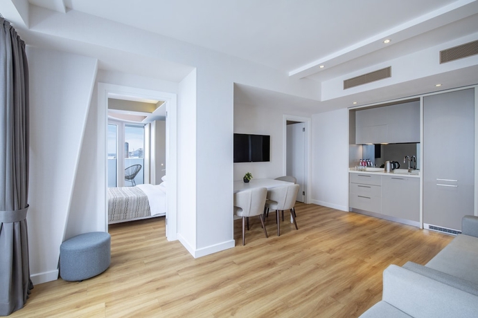 Imagen de la habitación del Hotel Alliance Palace Batumi. Foto 7