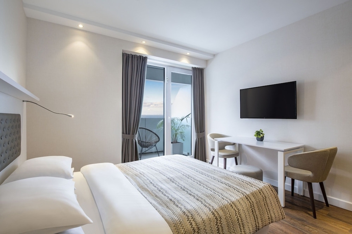 Imagen de la habitación del Hotel Alliance Palace Batumi. Foto 11