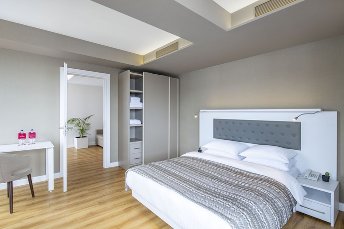 Imagen de la habitación del Hotel Alliance Palace Batumi. Foto 12