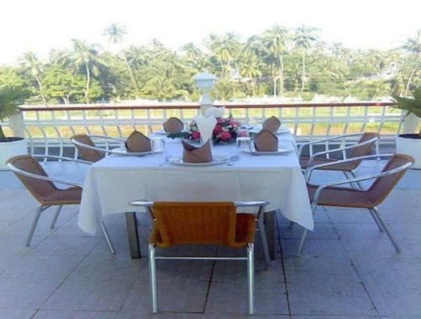 Imagen del bar/restaurante del Hotel Alliance Resort. Foto 4