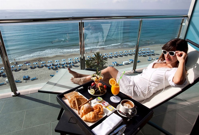 Imagen de la habitación del Hotel Allon Mediterrània. Foto 2