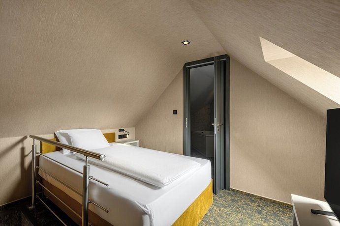 Imagen de la habitación del Hotel Allora. Foto 7