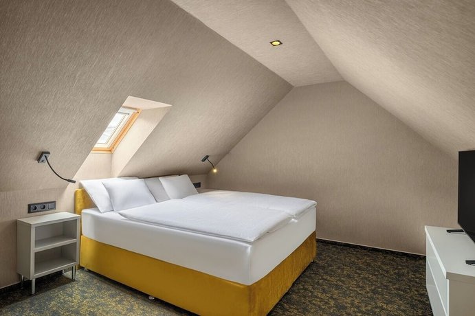 Imagen de la habitación del Hotel Allora. Foto 9