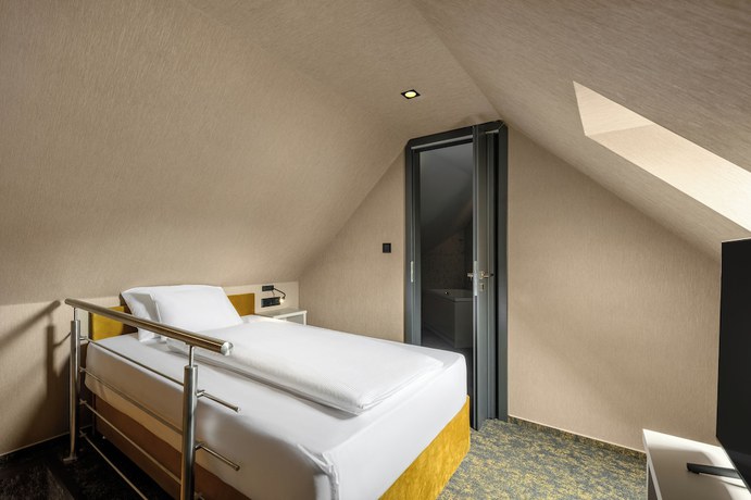 Imagen de la habitación del Hotel Allora. Foto 12