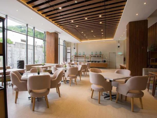 Imagen del bar/restaurante del Hotel Allstay Semarang. Foto 4