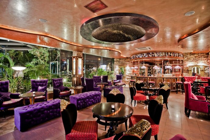 Imagen del bar/restaurante del Hotel Allur. Foto 4