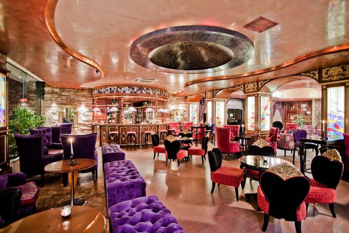 Imagen del bar/restaurante del Hotel Allur. Foto 8