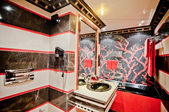 Imagen de la habitación del Hotel Allur. Foto 10