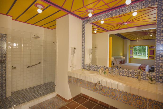 Imagen general del Hotel Allure Cafe Mocawa Resort By Karisma. Foto 7