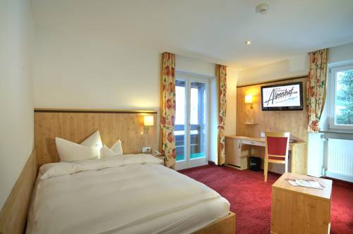 Imagen de la habitación del Hotel Alm- and Wellnesshotel Alpenhof. Foto 6