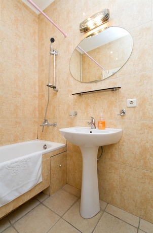 Imagen de la habitación del Hotel Alma Apartments. Foto 5