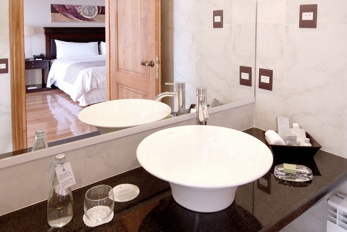 Imagen de la habitación del Hotel Alma Del Lago Suites and Spa. Foto 10