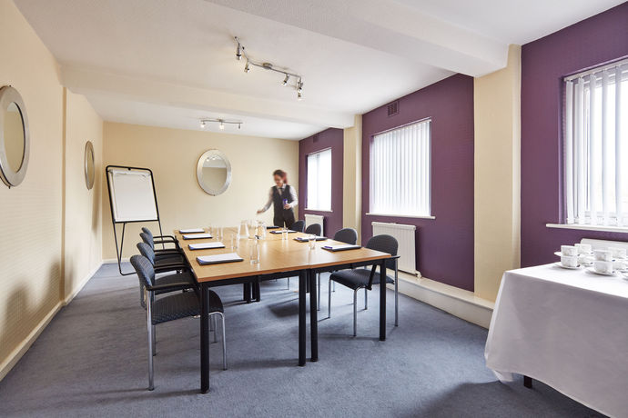 Imagen de los interiores del Hotel Alma Lodge and Restaurant. Foto 12