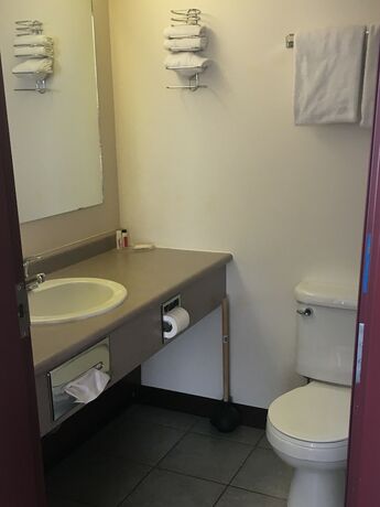 Imagen de la habitación del Hotel Almada Inn. Foto 13