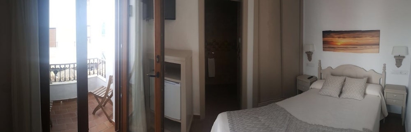 Imagen de la habitación del Hotel Almadraba. Foto 11