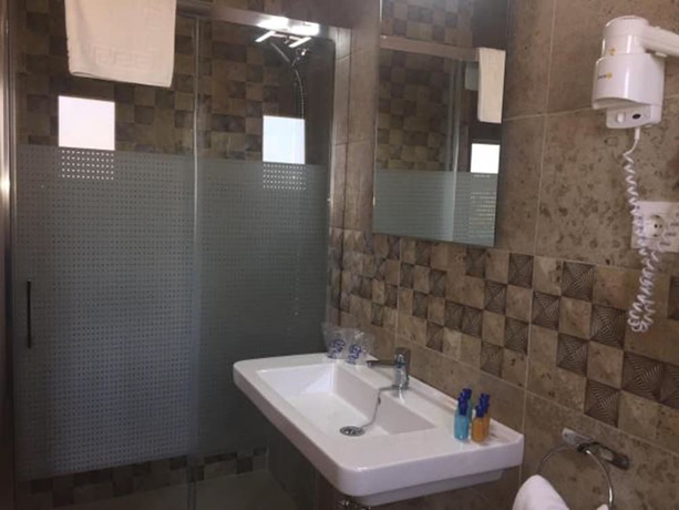 Imagen de la habitación del Hotel Almadraba. Foto 14