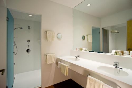 Imagen de la habitación del Hotel Almadraba Park. Foto 5