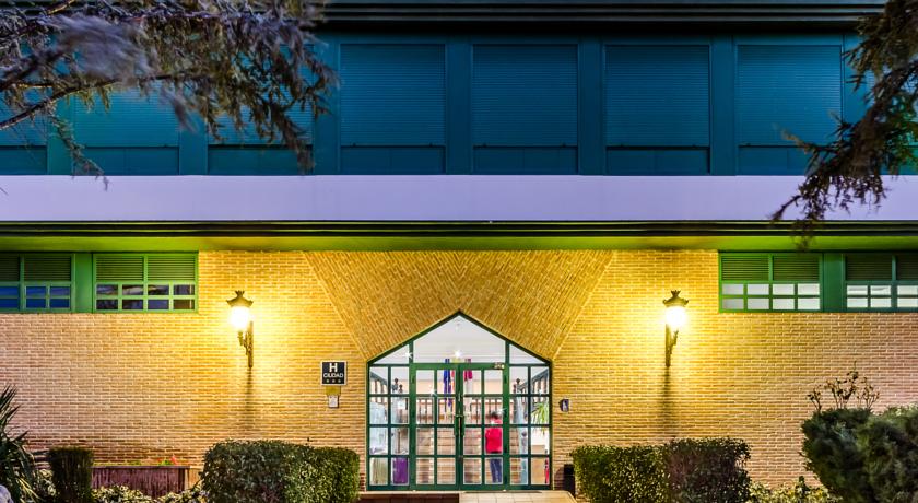 Imagen de los exteriores del Hotel Almagro. Foto 13