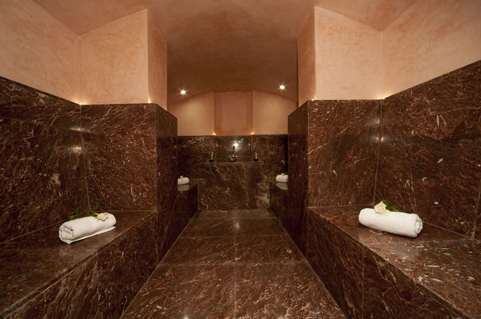 Imagen de la piscina del Hotel Almaha Marrakech and Spa. Foto 16