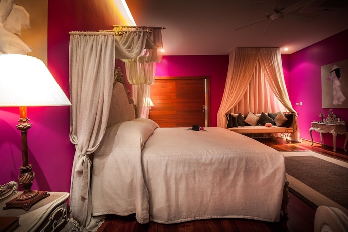 Imagen de la habitación del Hotel Almali Luxury Residence. Foto 2