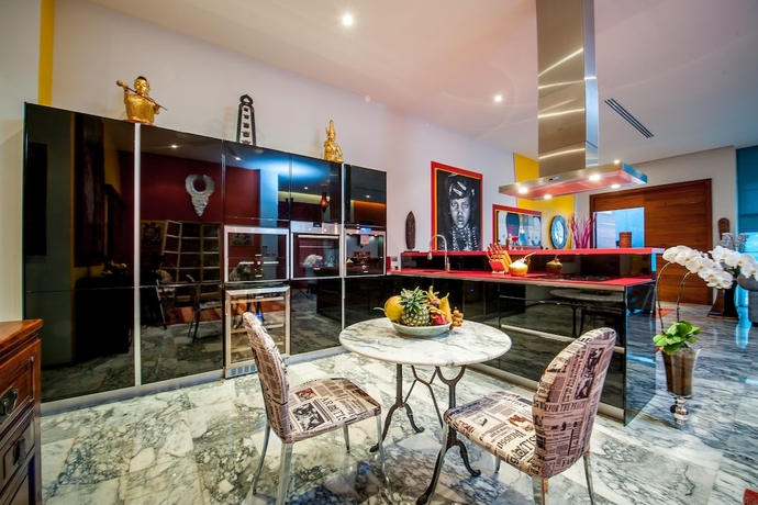 Imagen de la habitación del Hotel Almali Luxury Residence. Foto 18
