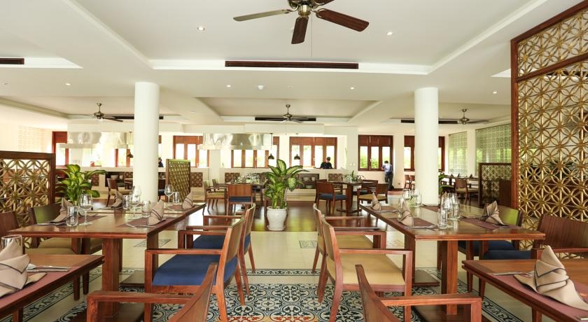 Imagen del bar/restaurante del Hotel Almanity Hoi An Resort and Spa. Foto 1