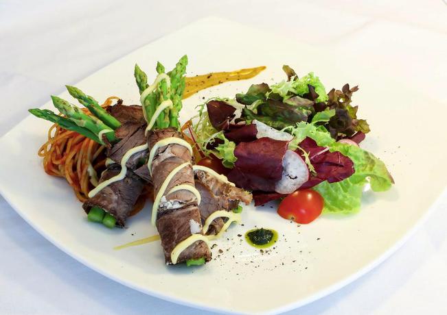 Imagen del bar/restaurante del Hotel Almansour Suites Doha. Foto 4