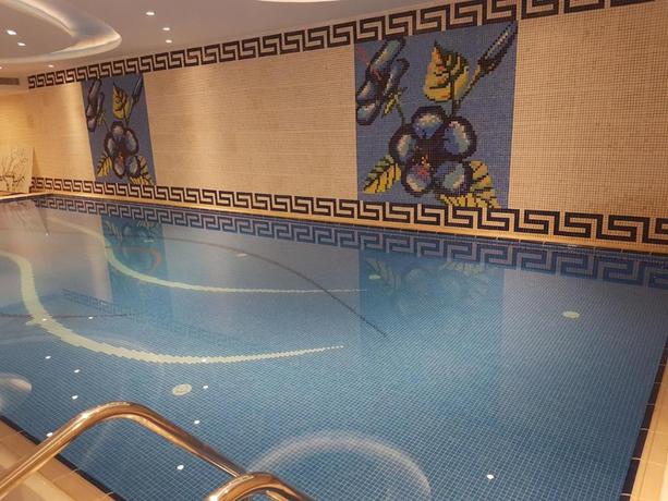 Imagen de la piscina del Hotel Almansour Suites Doha. Foto 18