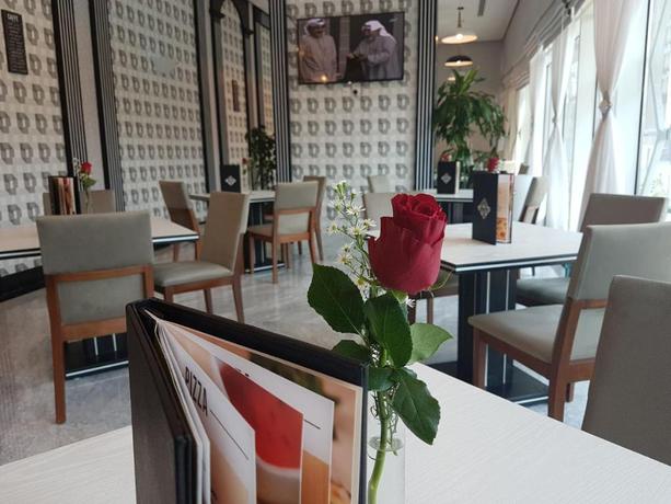 Imagen del bar/restaurante del Hotel Almansour Suites Doha. Foto 5