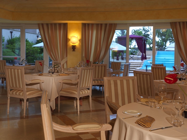 Imagen del bar/restaurante del Hotel Almar Giardino di Costanza Resort and Spa. Foto 4