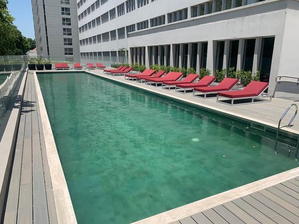 Imagen de la piscina del Hotel Almarena Puerto Retiro. Foto 18