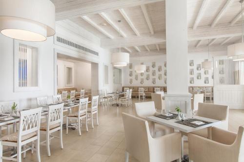 Imagen general del Hotel Almazino, Almaza Bay. Foto 3