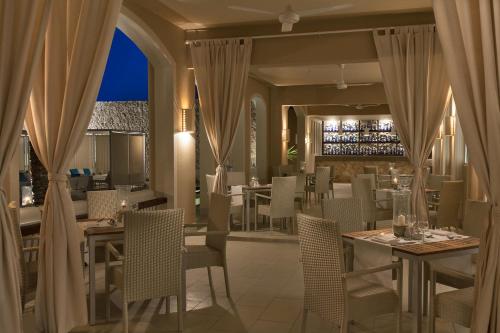Imagen general del Hotel Almazino, Almaza Bay. Foto 4