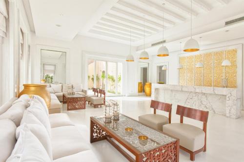 Imagen general del Hotel Almazino, Almaza Bay. Foto 9