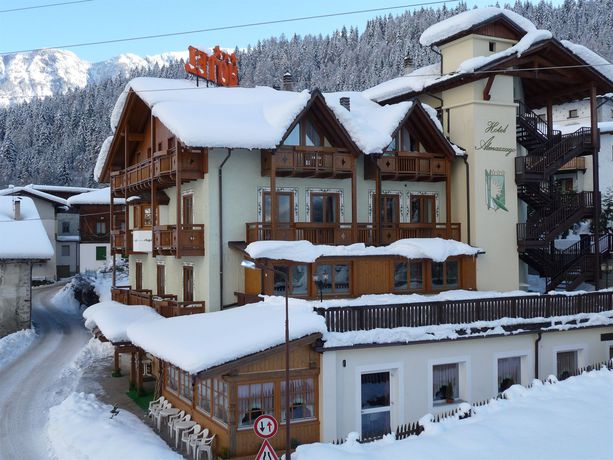 Imagen de la habitación del Hotel Almazzago. Foto 3