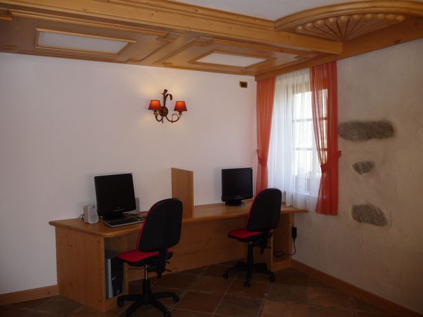 Imagen de la habitación del Hotel Almazzago. Foto 4