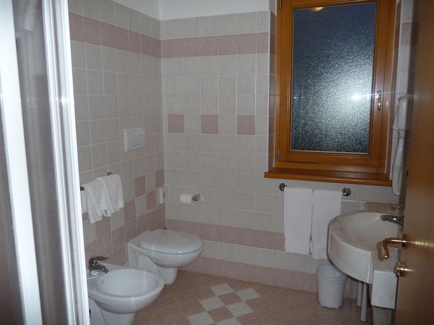 Imagen de la habitación del Hotel Almazzago. Foto 6