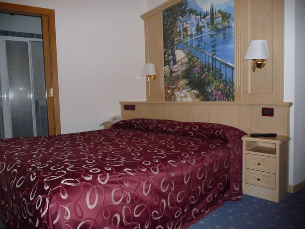 Imagen de la habitación del Hotel Almazzago. Foto 8