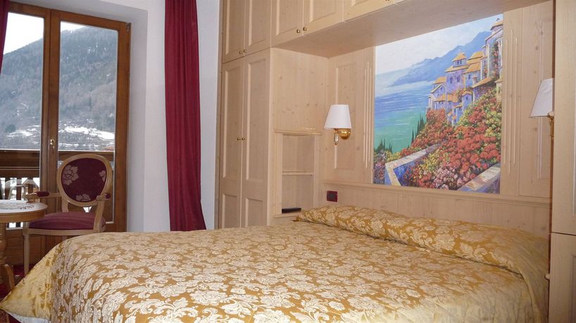 Imagen de la habitación del Hotel Almazzago. Foto 10