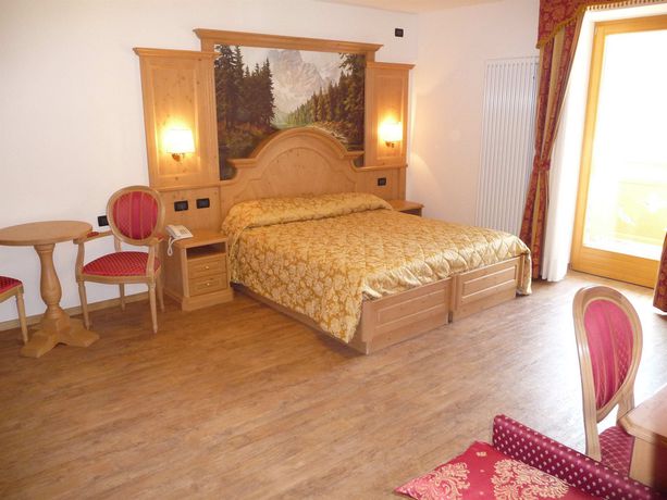 Imagen de los exteriores del Hotel Almazzago. Foto 12