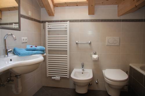 Imagen de la habitación del Hotel Almdorf Haidenberg, San Lorenzo di Sebato. Foto 5