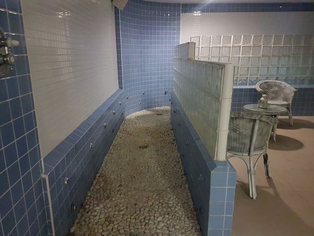 Imagen de la piscina del Hotel Almedina Spa. Foto 18